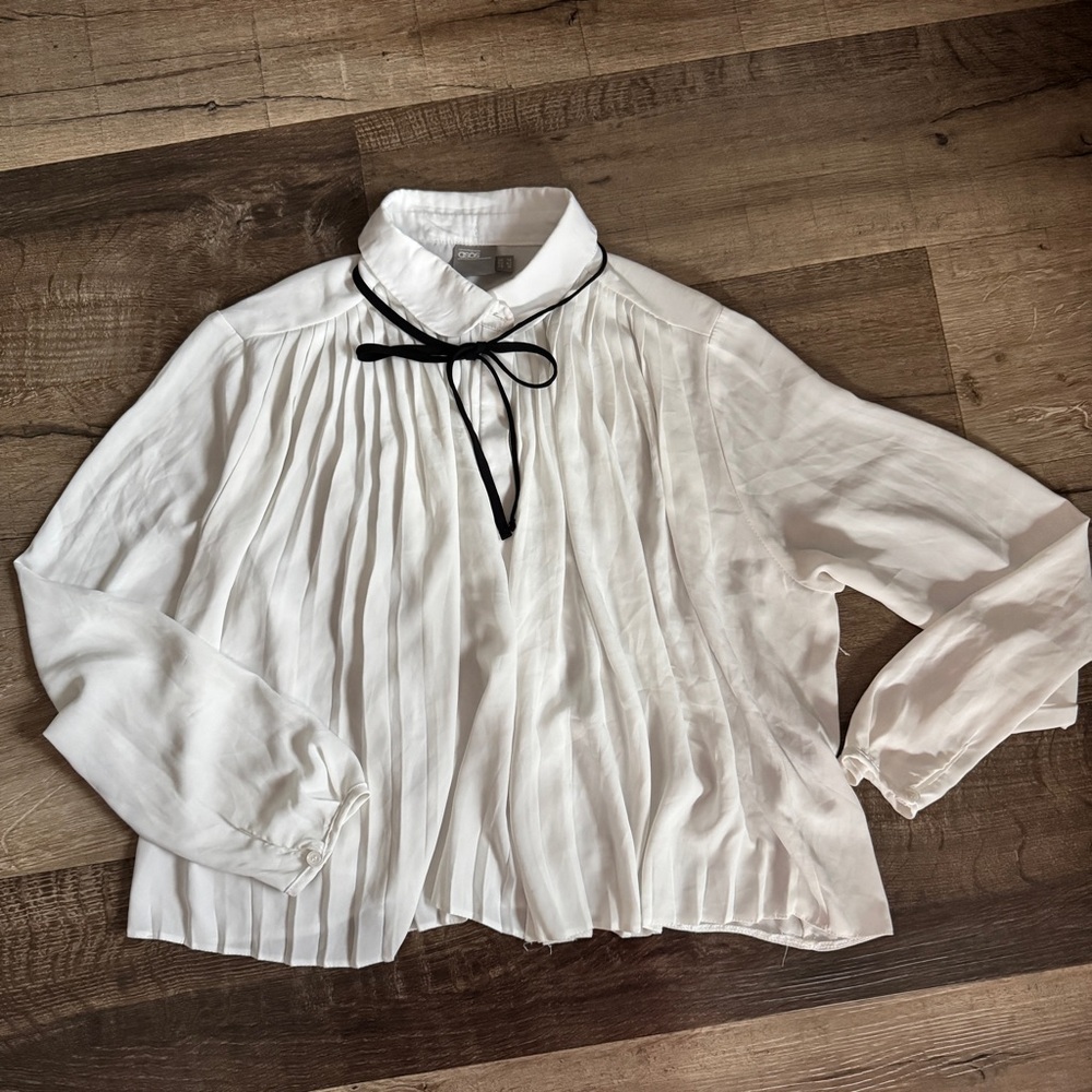Vtg Asos Chic White Sheer Pleated with Black Tie Women's Top Size 10